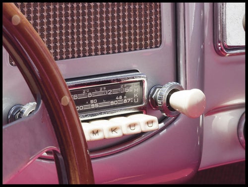 vintagebil-med-radio_30x40_WEBB.jpg